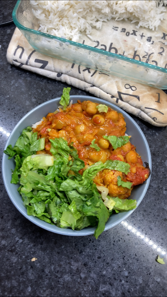 Cauliflower Chickpea Curry (Super Easy and Great for Meal Prep!)